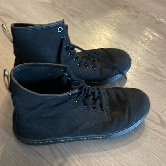 Women’s Doc Marten canvas high tops.  Great condition. - Picture 1 of 4